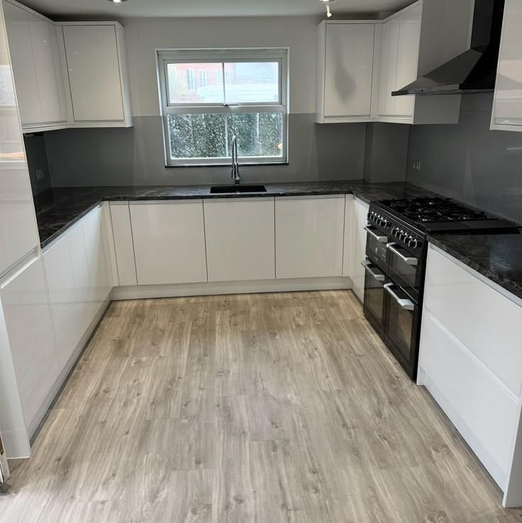 White handleless kitchen with a range cooker