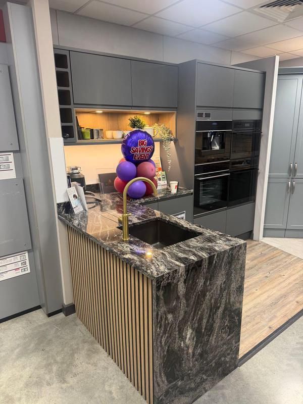 Showroom display with a marble-effect breakfast bar and slatted panel